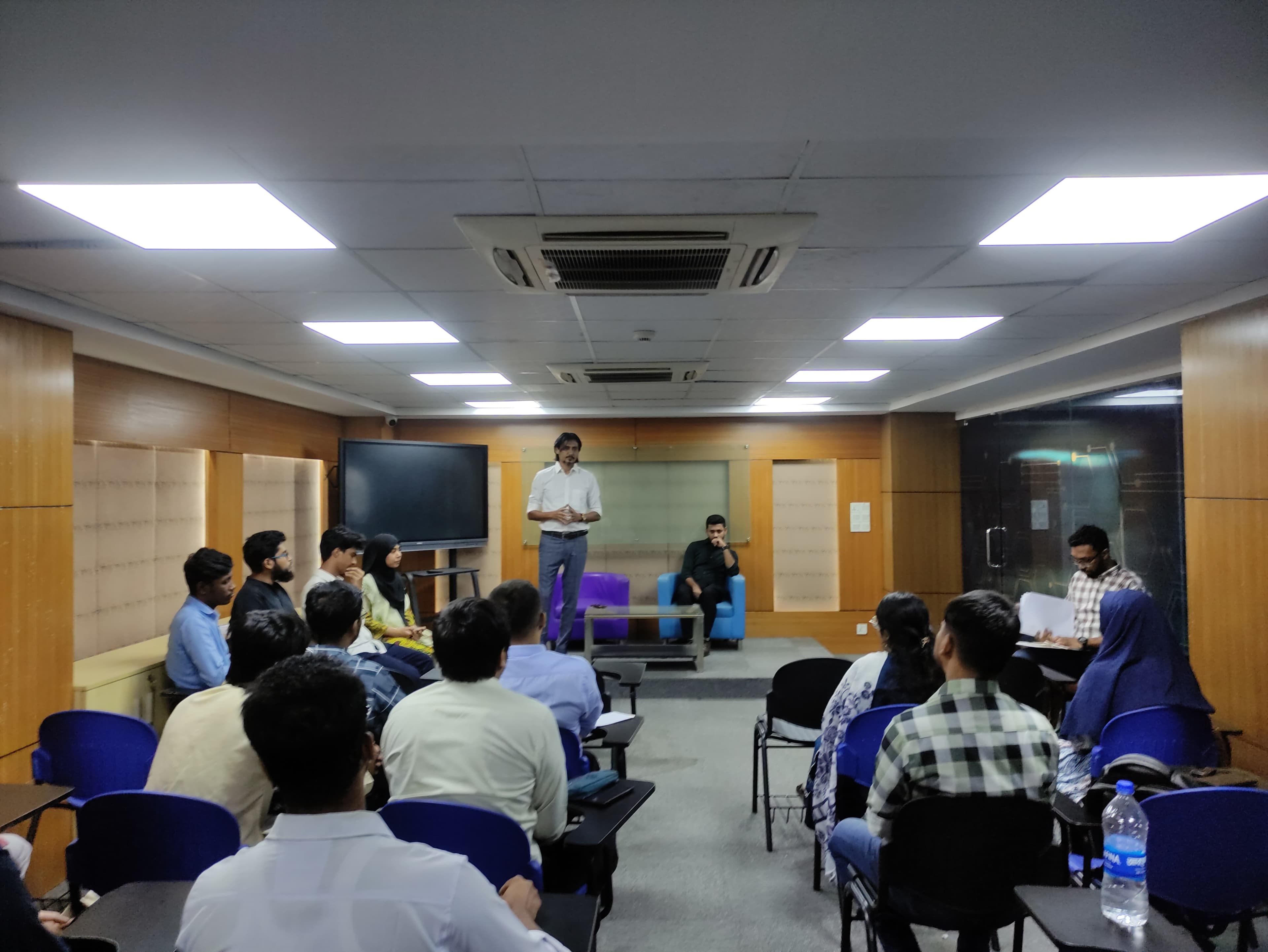 Exabyte classroom workshop with students and mentor